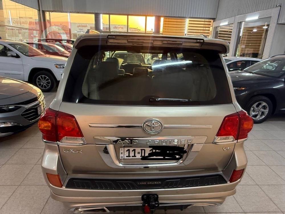 تۆیۆتا لاند کروزەر